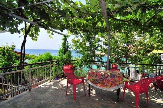 Aglaia Apartment *