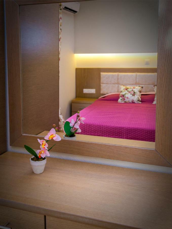 Aglaia Apartment *